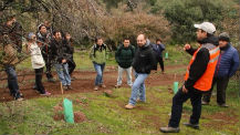 Alumnos de la Universidad Mayor visitan proyectos ambientales de Alto Maipo