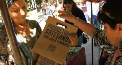 Entrega de toldos a nueve agrupaciones de artesanos y comerciantes