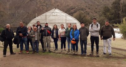 Alumnos del curso de apiarios visitan vivero Alto Maipo